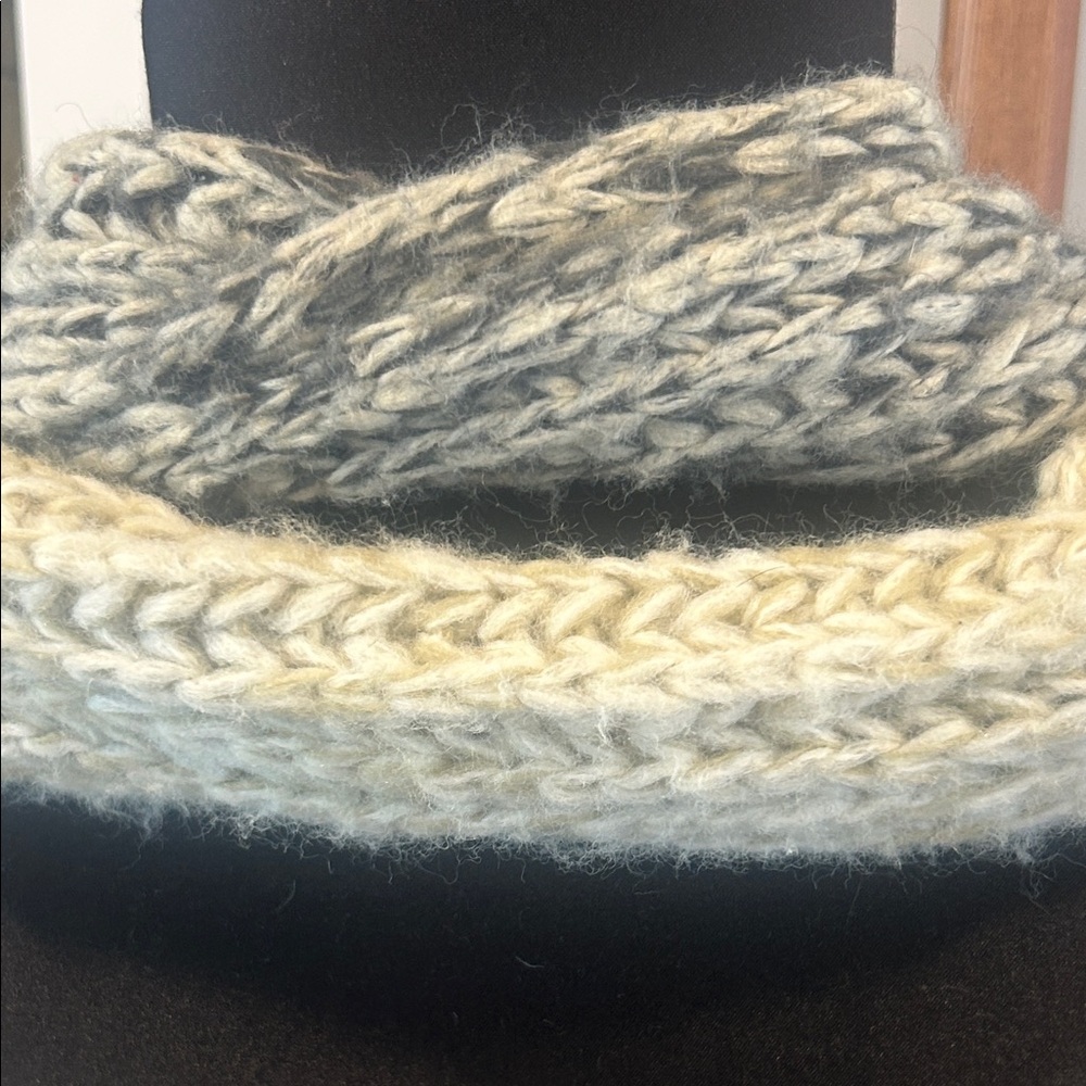 Handmade 2 Chic Knit Scarf in Gray and Cream - Picture 6 of 6